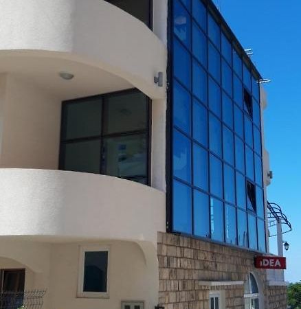Queen Apartments & Rooms Dobra Voda Exterior photo