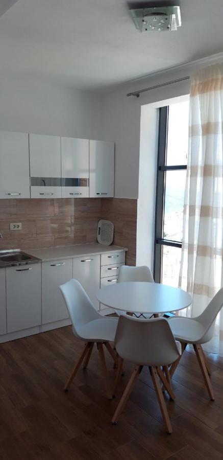 Queen Apartments & Rooms Dobra Voda Exterior photo