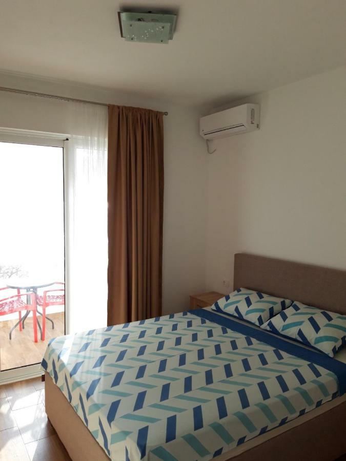 Queen Apartments & Rooms Dobra Voda Exterior photo