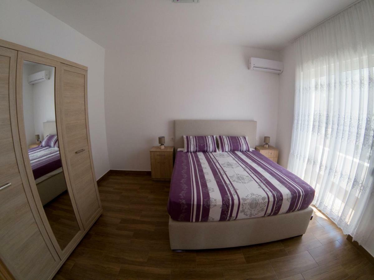 Queen Apartments & Rooms Dobra Voda Exterior photo
