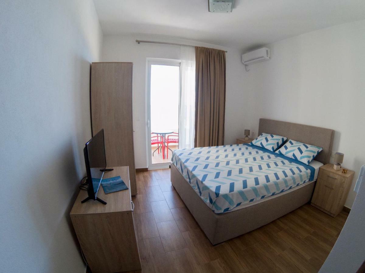 Queen Apartments & Rooms Dobra Voda Exterior photo