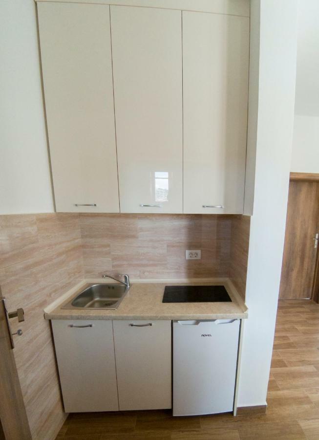 Queen Apartments & Rooms Dobra Voda Exterior photo
